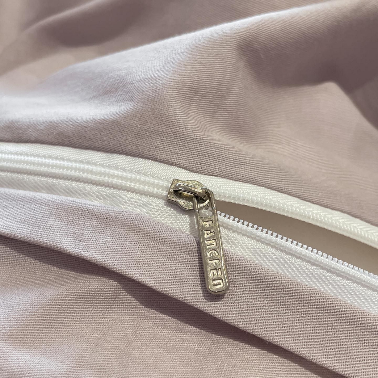 91家纺网 家纺一手货源 找家纺 涵宸家纺 2026新款全棉印花四件套-良品-场景一 几何幻境