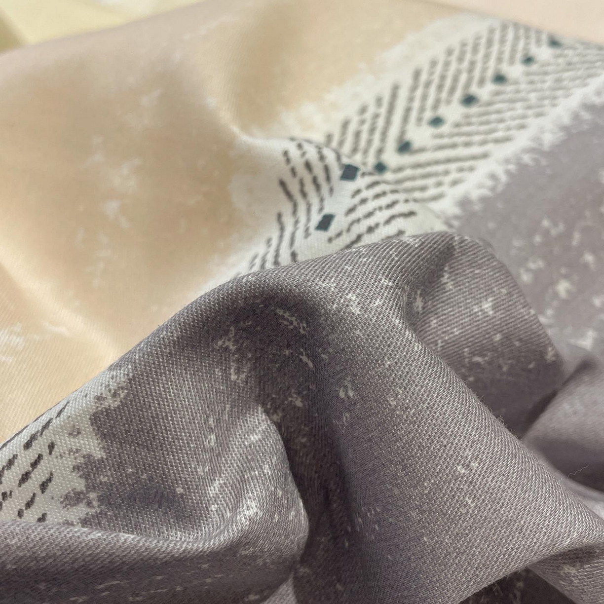 91家纺网 家纺一手货源 找家纺 涵宸家纺 2026新款全棉印花四件套-良品-场景一 卡曼