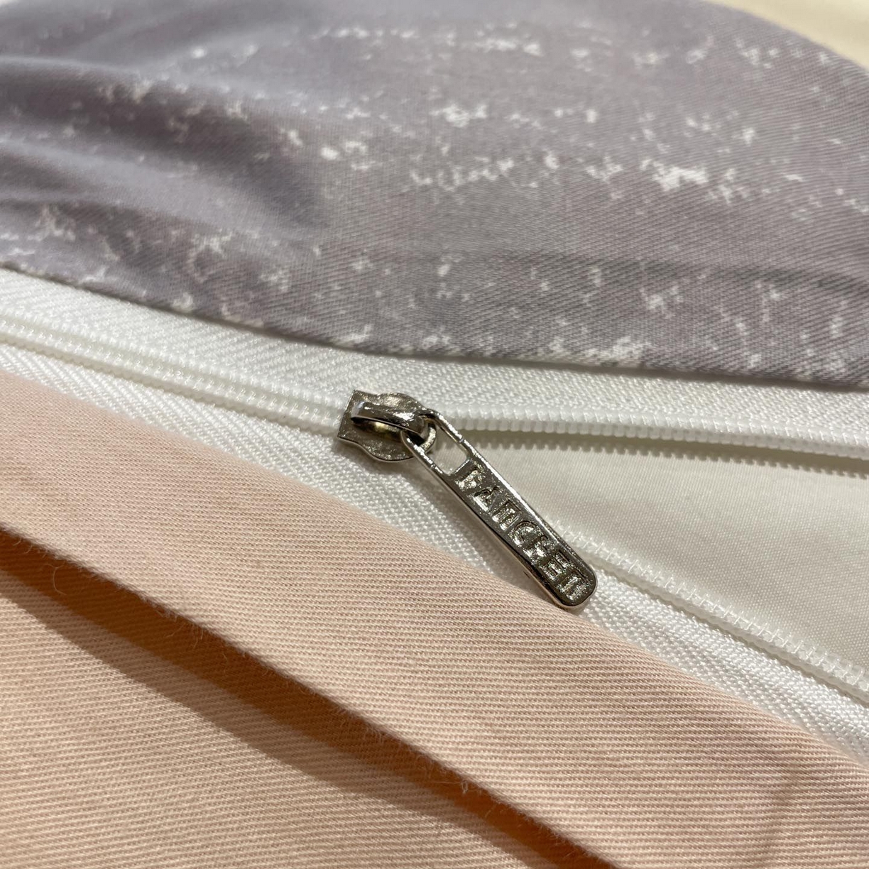 91家纺网 家纺一手货源 找家纺 涵宸家纺 2026新款全棉印花四件套-良品-场景一 卡曼