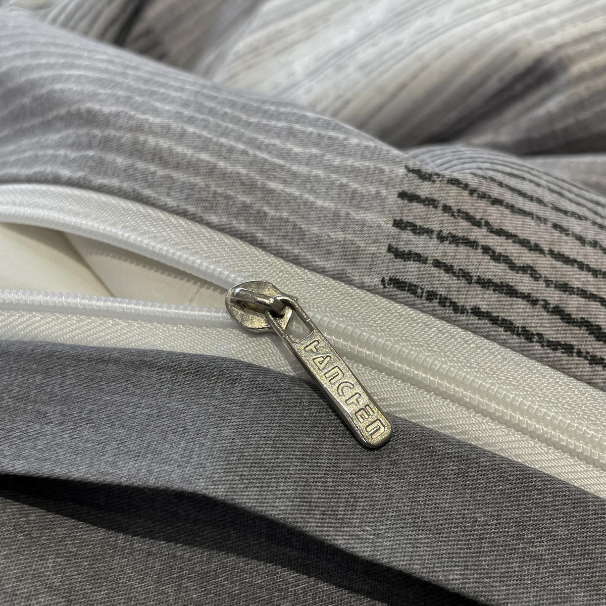 91家纺网 家纺一手货源 找家纺 涵宸家纺 2026新款全棉印花四件套-良品-场景一 洛卡