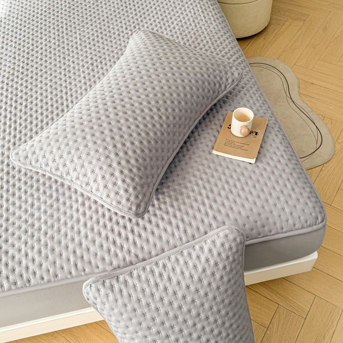 91家纺网 家纺一手货源 找家纺 予梦家纺 2026新款蚕丝夹棉床笠 布兰德-浅灰