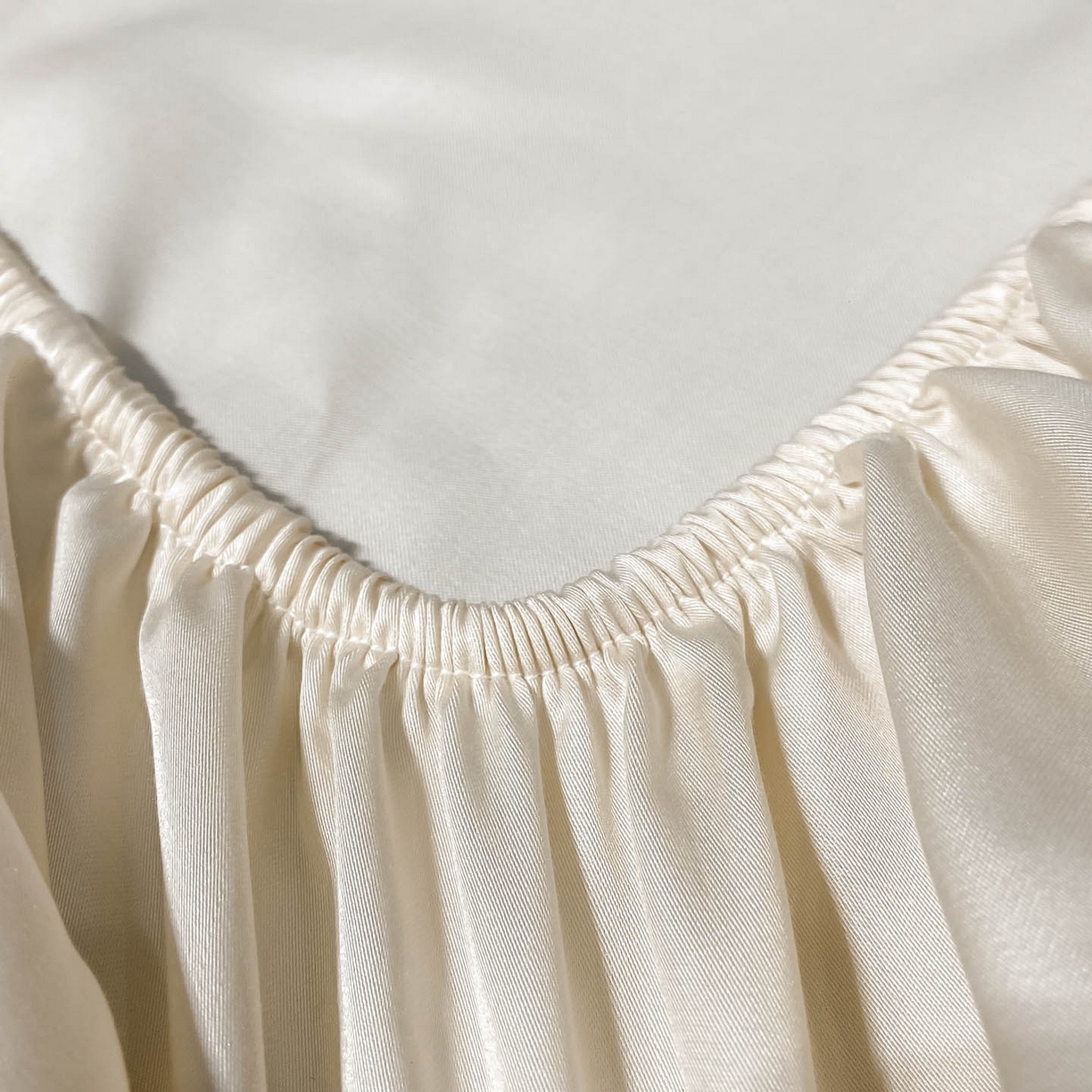 91家纺网 家纺一手货源 找家纺 涵宸家纺 2026新款兰精3M天丝纯色单床笠 单床笠-奶昔