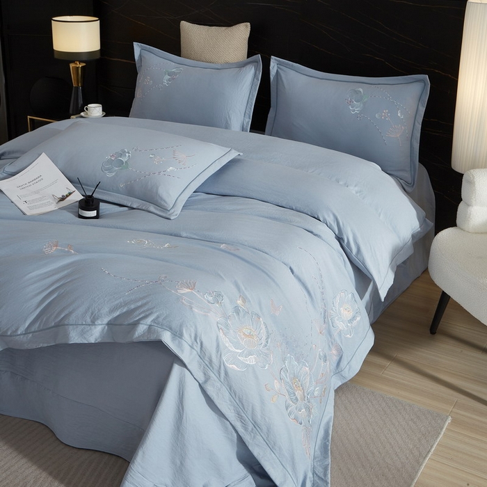 91家纺网 家纺一手货源 找家纺 金纱玉纺家纺 2026新款轻奢工艺绣花四件套（提供买家秀） 繁花似锦-蓝