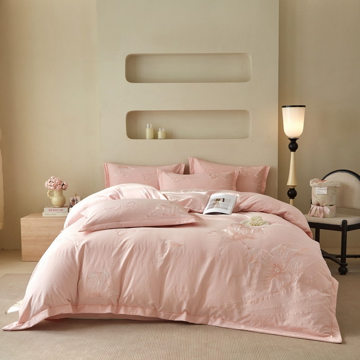 91家纺网 家纺一手货源 找家纺 金纱玉纺家纺 2026新款轻奢工艺绣花四件套（提供买家秀） 绚丽-粉