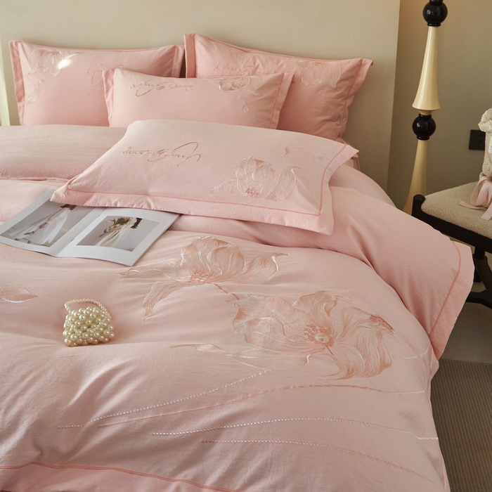 91家纺网 家纺一手货源 找家纺 金纱玉纺家纺 2026新款轻奢工艺绣花四件套（提供买家秀） 绚丽-粉