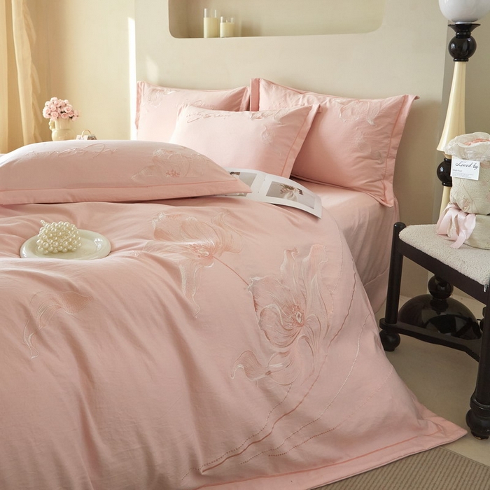 91家纺网 家纺一手货源 找家纺 金纱玉纺家纺 2026新款轻奢工艺绣花四件套（提供买家秀） 绚丽-粉