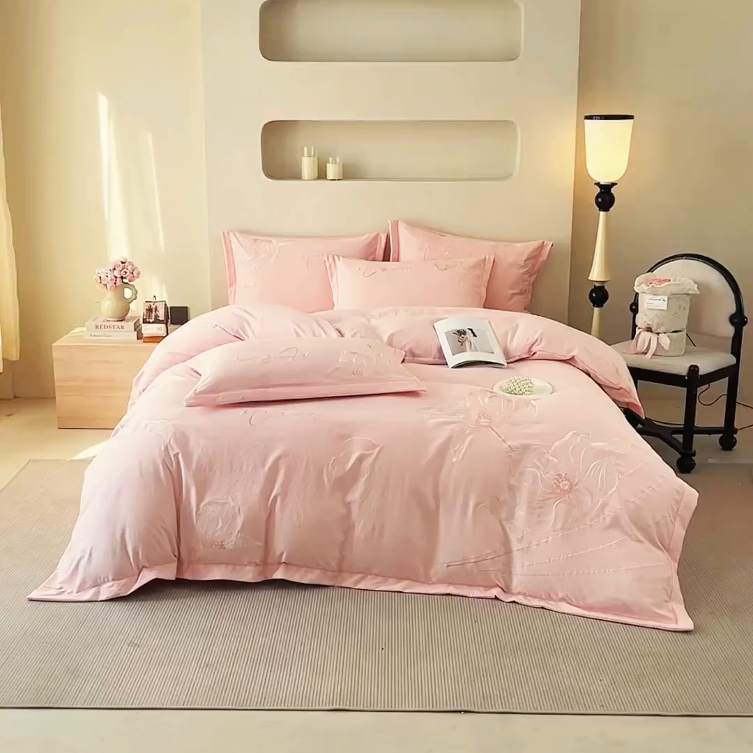 91家纺网 家纺一手货源 找家纺 金纱玉纺家纺 2026新款轻奢工艺绣花四件套（提供买家秀） 绚丽-粉