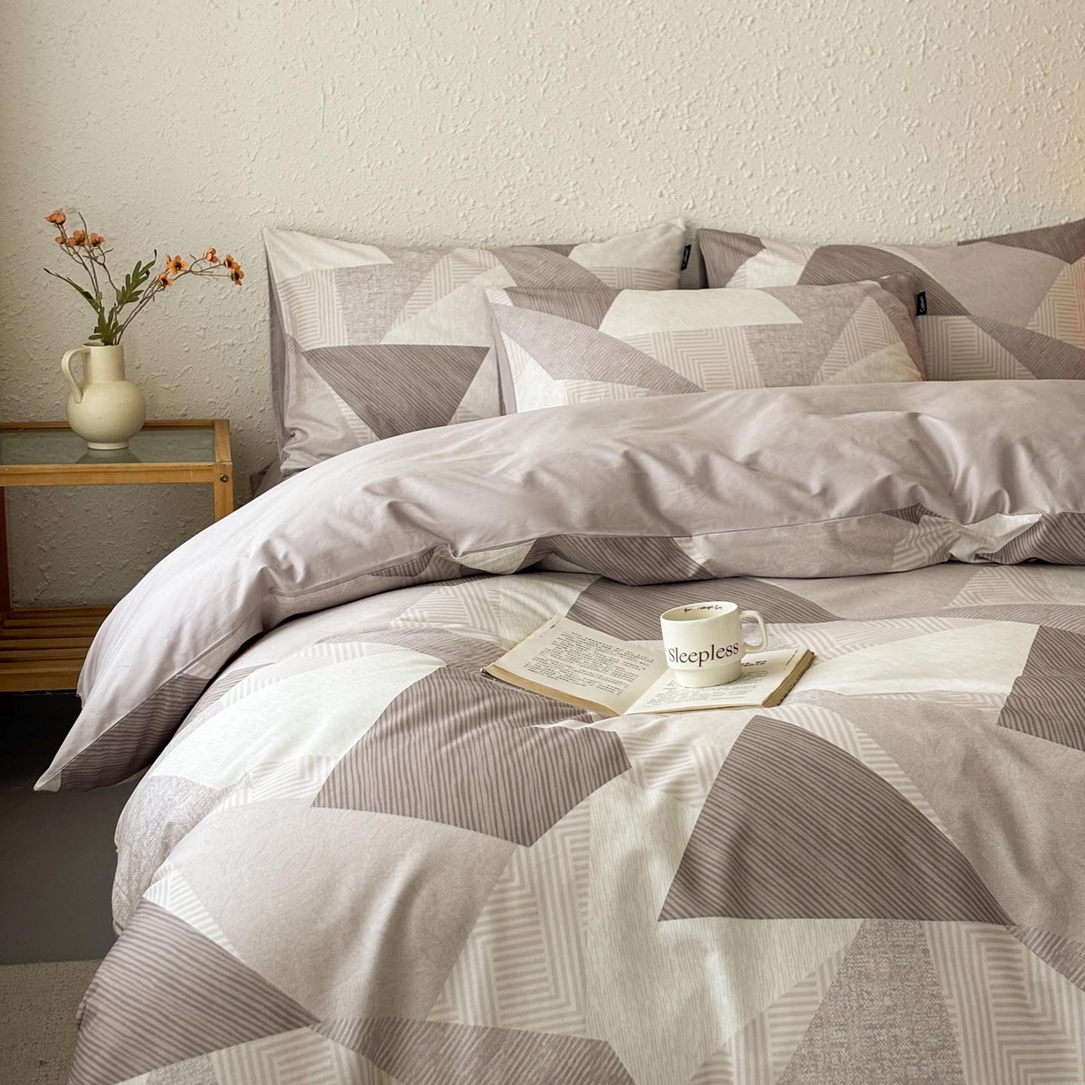 91家纺网 家纺一手货源 找家纺 涵宸家纺 2026新款全棉印花四件套-良品-场景二 几何幻境