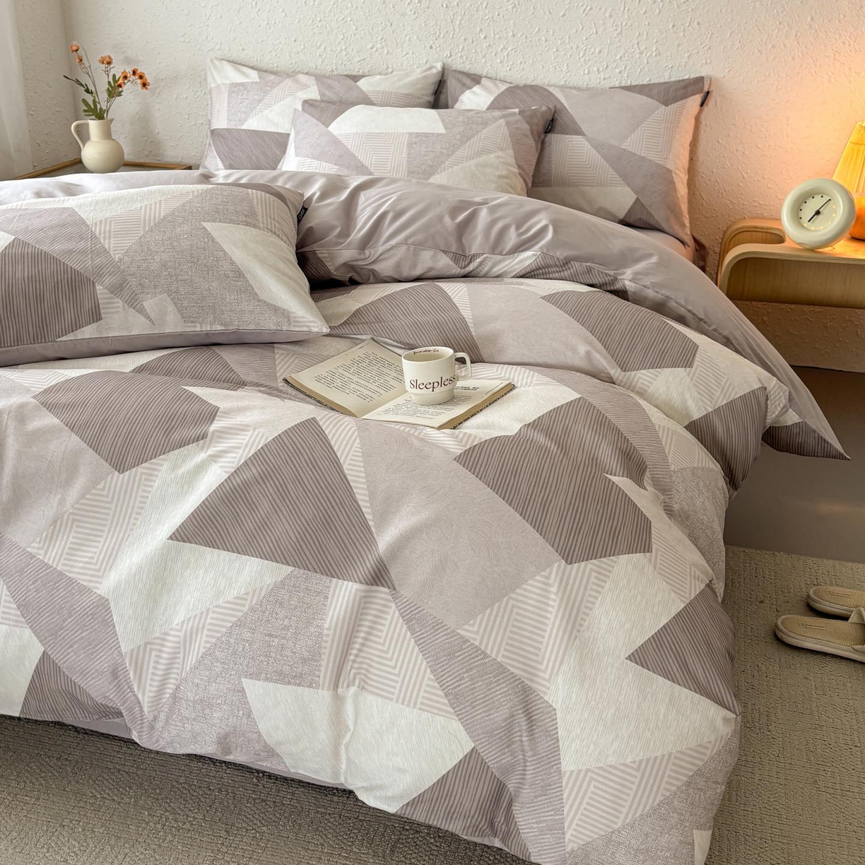 91家纺网 家纺一手货源 找家纺 涵宸家纺 2026新款全棉印花四件套-良品-场景二 几何幻境