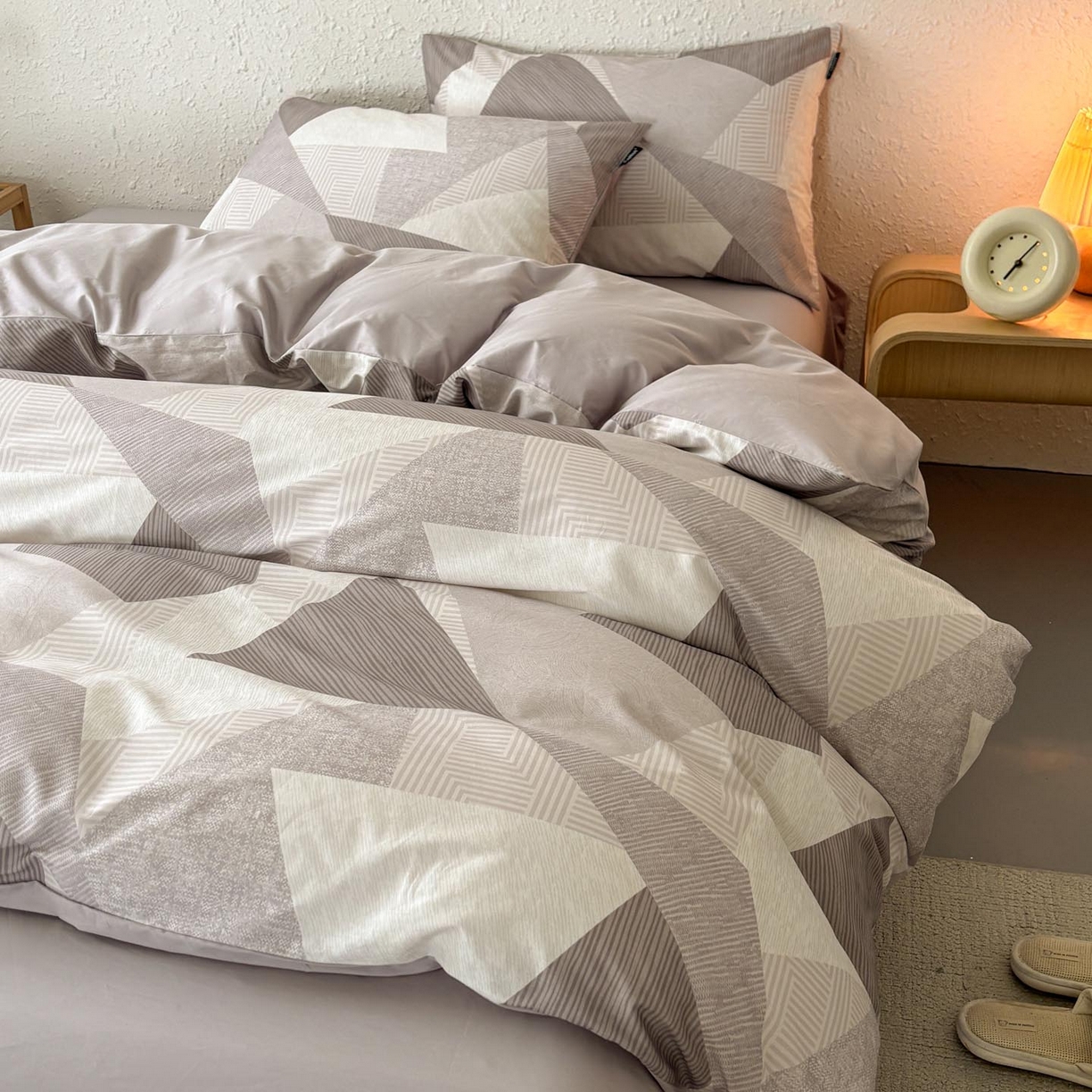 91家纺网 家纺一手货源 找家纺 涵宸家纺 2026新款全棉印花四件套-良品-场景二 几何幻境