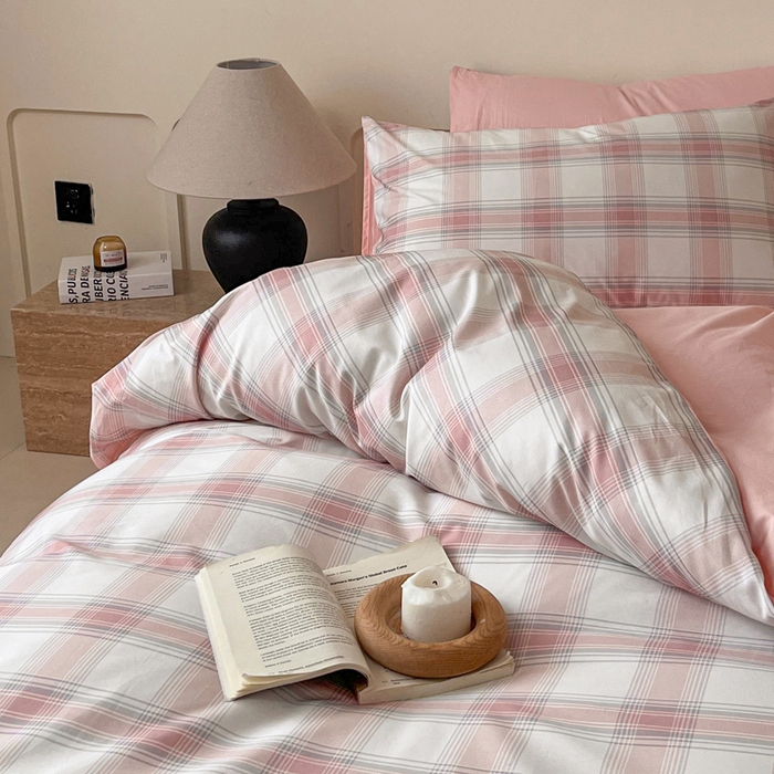 91家纺网 家纺一手货源 找家纺 涵宸家纺 2026新款全棉印花四件套-良品-场景二 莫妮粉