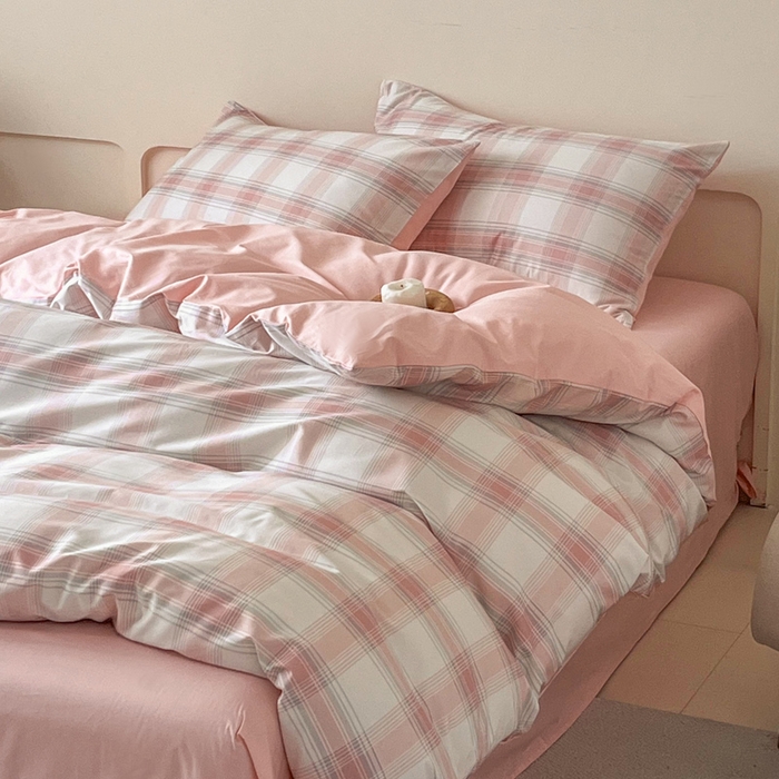 91家纺网 家纺一手货源 找家纺 涵宸家纺 2026新款全棉印花四件套-良品-场景二 莫妮粉