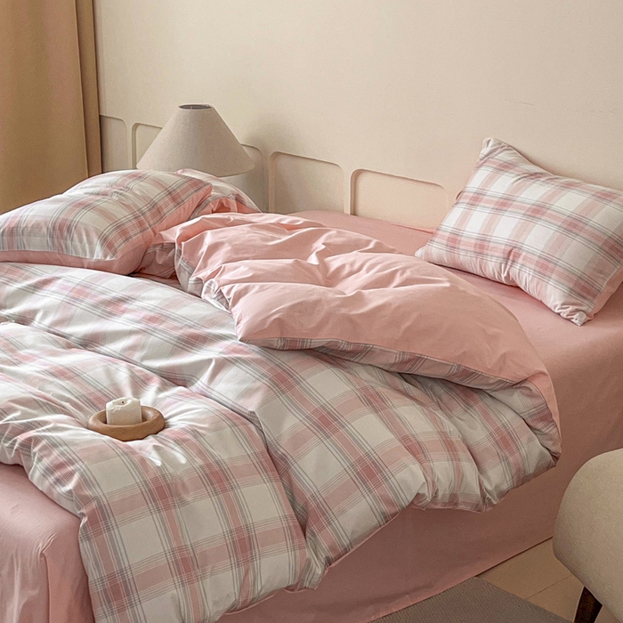 91家纺网 家纺一手货源 找家纺 涵宸家纺 2026新款全棉印花四件套-良品-场景二 莫妮粉