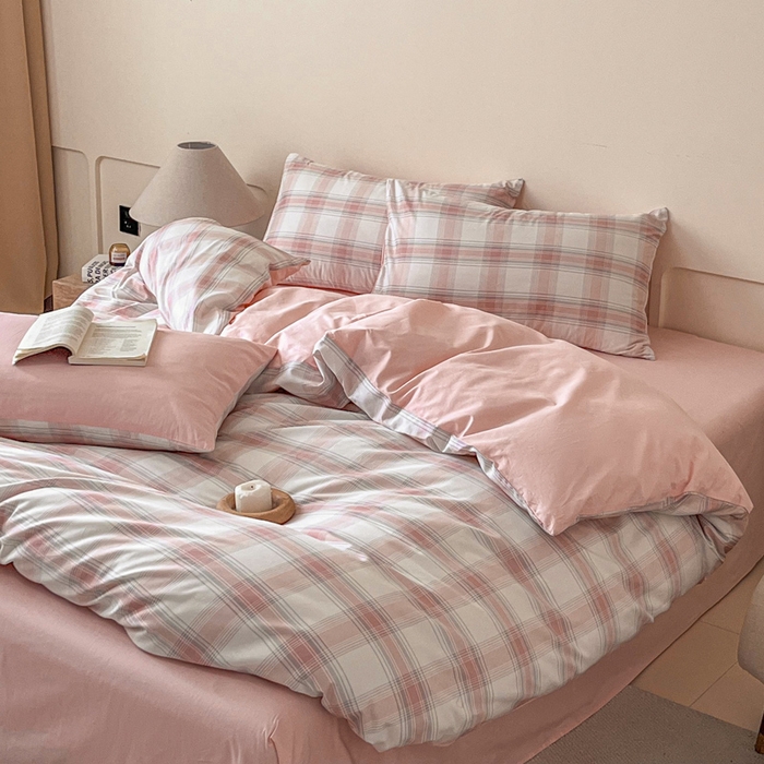 91家纺网 家纺一手货源 找家纺 涵宸家纺 2026新款全棉印花四件套-良品-场景二 莫妮粉