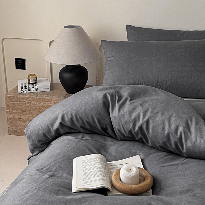 91家纺网 家纺一手货源 找家纺 涵宸家纺 2026新款全棉印花四件套-良品-场景二 云纹-深深灰