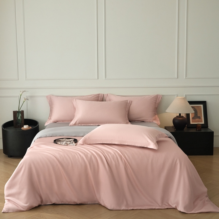 91家纺网 家纺一手货源 找家纺 涵宸家纺 2026新款纯色天丝棉单被套-场景一 玫瑰粉+时尚灰