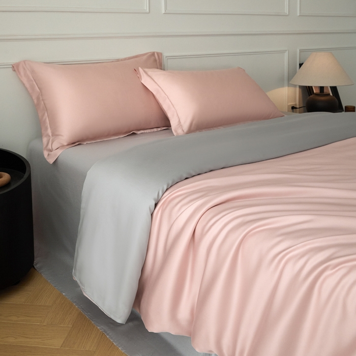 91家纺网 家纺一手货源 找家纺 涵宸家纺 2026新款纯色天丝棉单被套-场景一 玫瑰粉+时尚灰