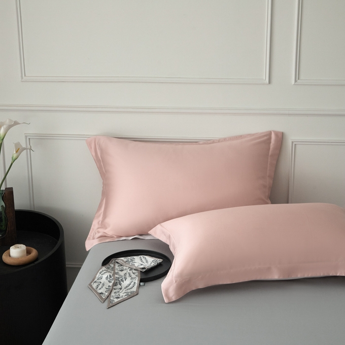 91家纺网 家纺一手货源 找家纺 涵宸家纺 2026新款纯色天丝棉四件套-场景一 玫瑰粉+时尚灰