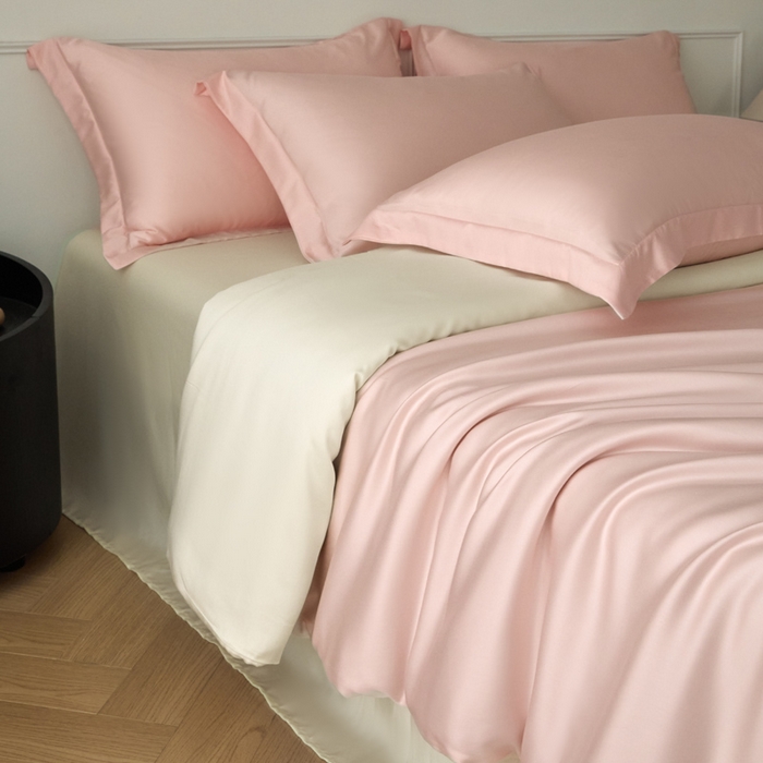 91家纺网 家纺一手货源 找家纺 涵宸家纺 2026新款纯色天丝棉四件套-场景一 玫瑰粉+象牙白