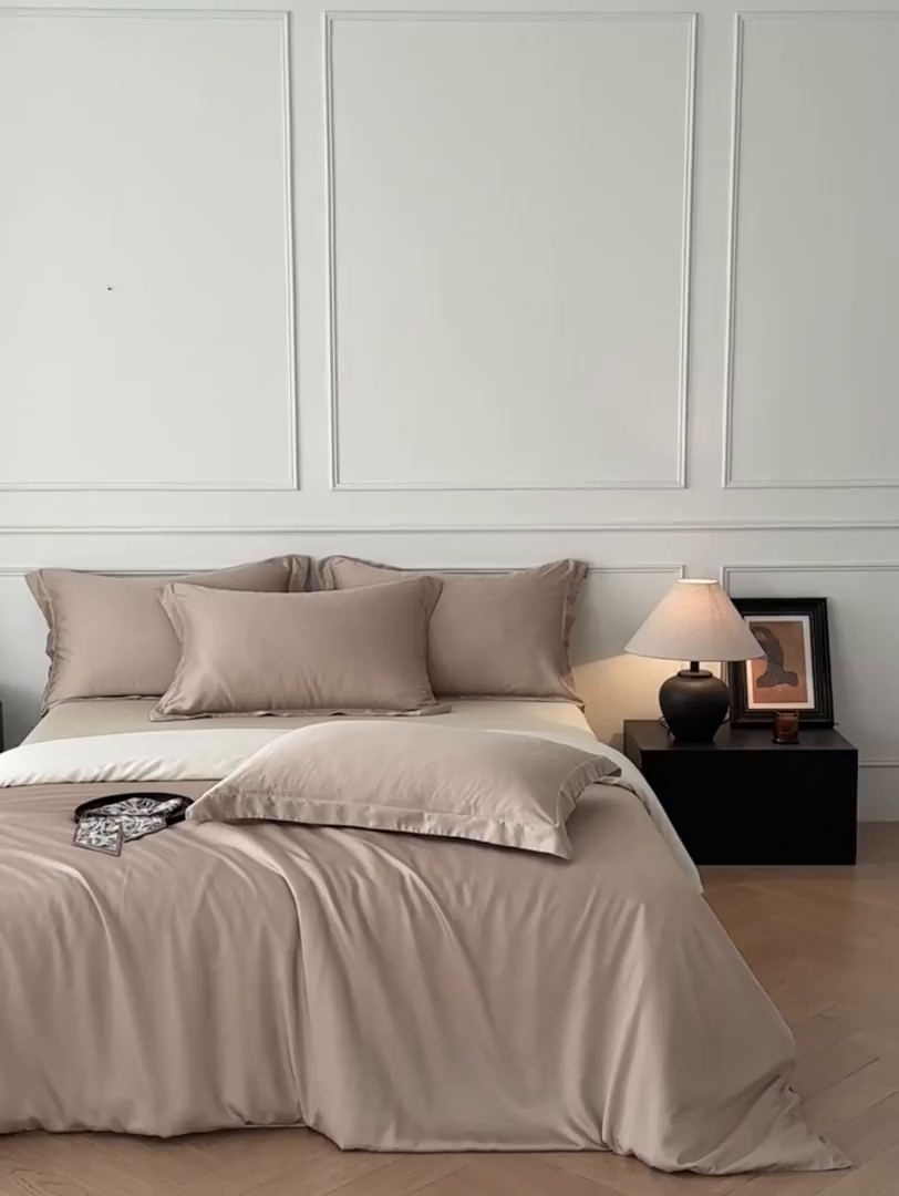 91家纺网 家纺一手货源 找家纺 涵宸家纺 2026新款纯色天丝棉四件套-场景一 奶茶杏+象牙白