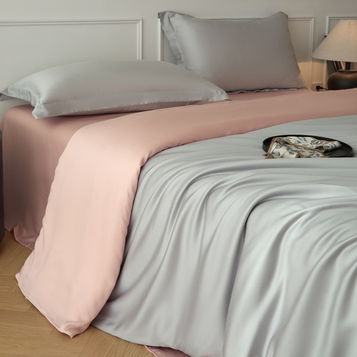 91家纺网 家纺一手货源 找家纺 涵宸家纺 2026新款纯色天丝棉单被套-场景一 时尚灰+玫瑰粉