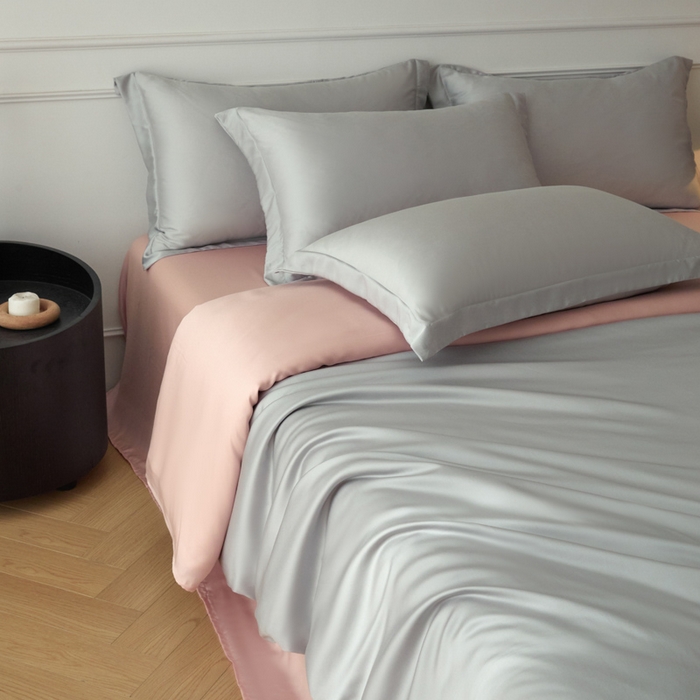 91家纺网 家纺一手货源 找家纺 涵宸家纺 2026新款纯色天丝棉四件套-场景一 时尚灰+玫瑰粉