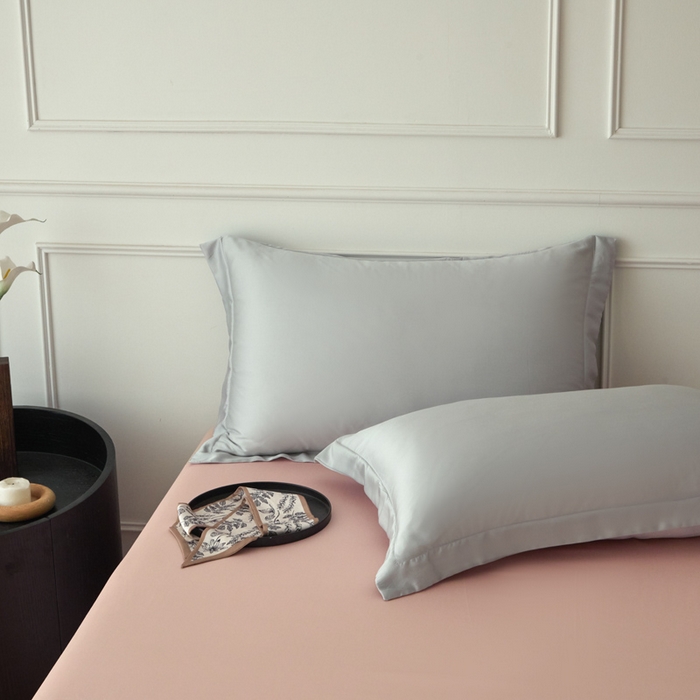 91家纺网 家纺一手货源 找家纺 涵宸家纺 2026新款纯色天丝棉四件套-场景一 时尚灰+玫瑰粉