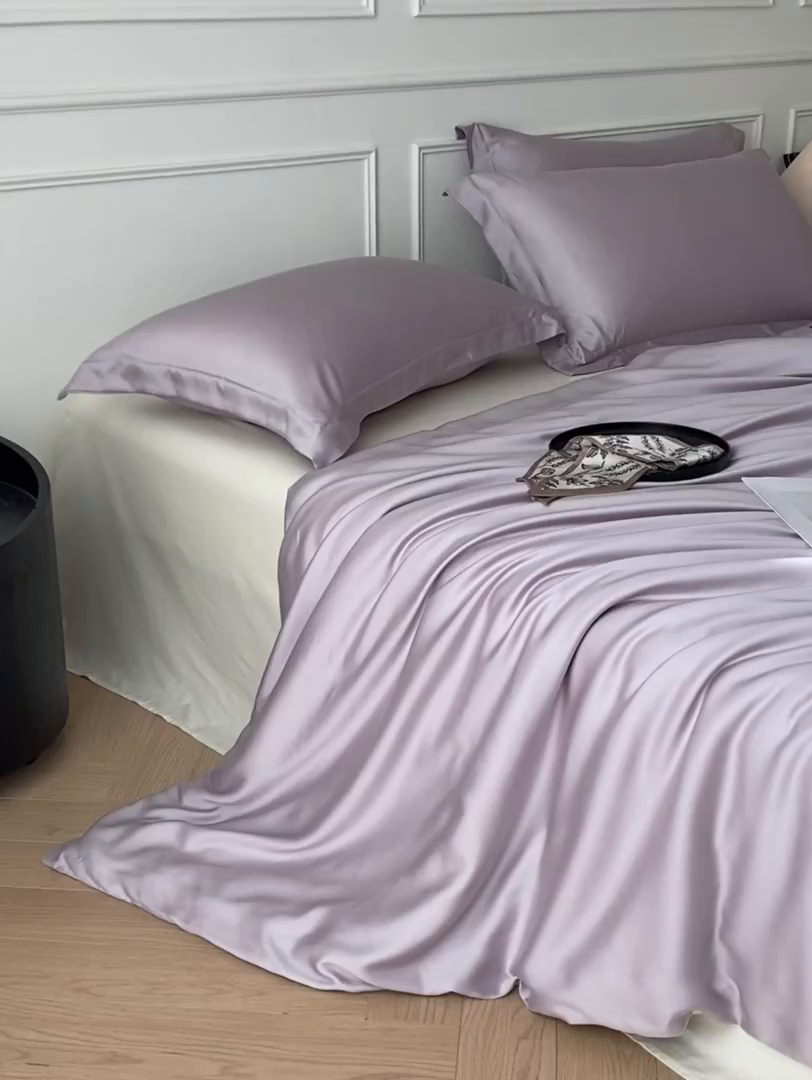 91家纺网 家纺一手货源 找家纺 涵宸家纺 2026新款纯色天丝棉四件套-场景一 紫语+象牙白