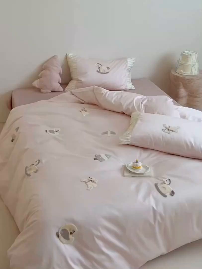 91家纺网 家纺一手货源 找家纺 （总）鹿班家居 2026春季新品100S长绒棉毛巾绣系列四件套-半糖童话（标准会员-20元）