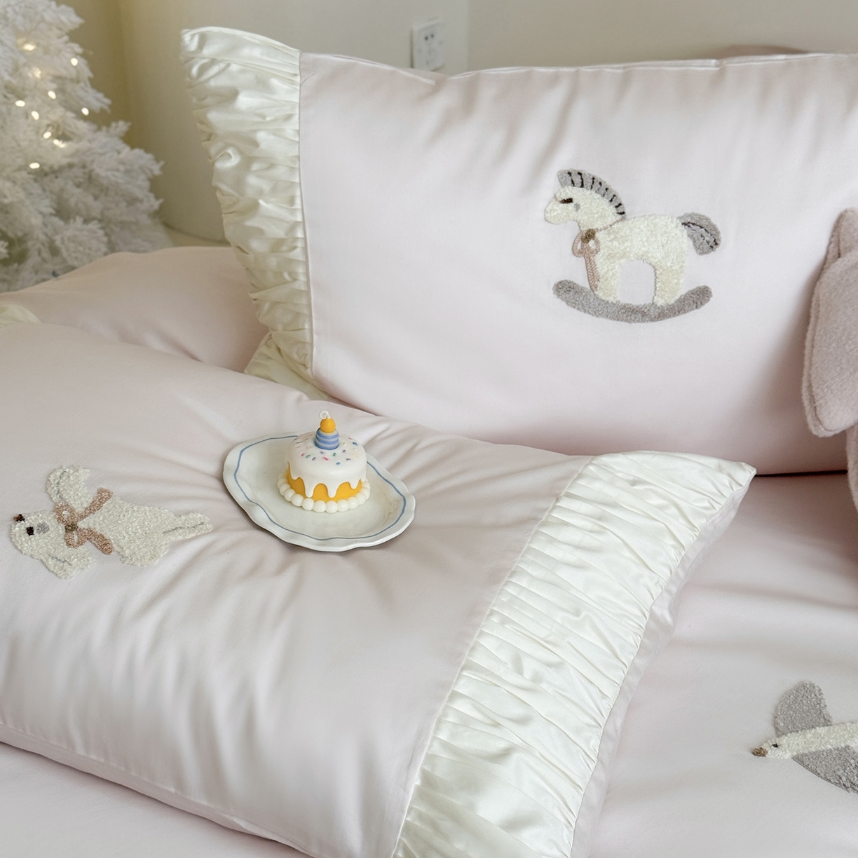 91家纺网 家纺一手货源 找家纺 （总）鹿班家居 2026春季新品100S长绒棉毛巾绣系列四件套-半糖童话（标准会员-20元）