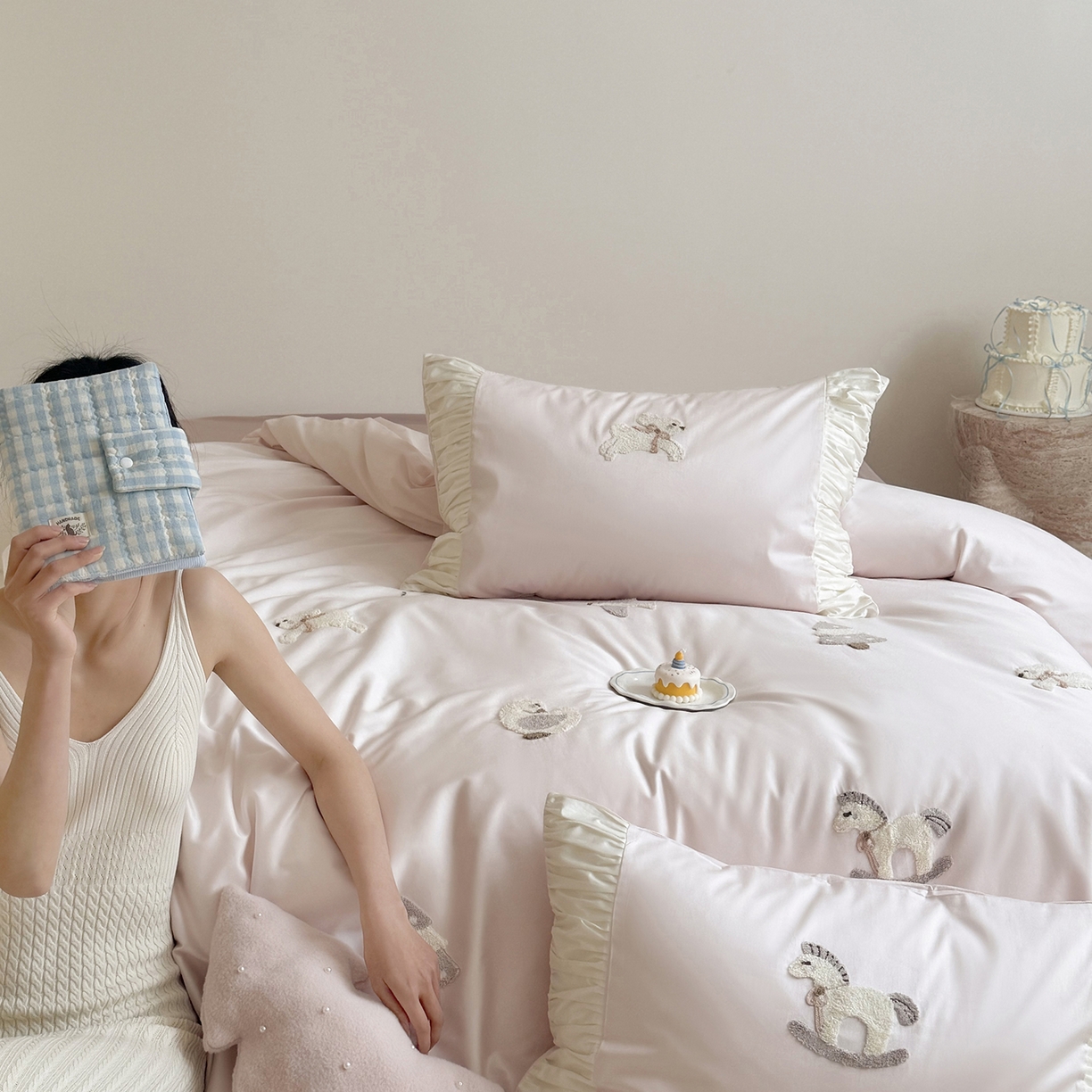 91家纺网 家纺一手货源 找家纺 （总）鹿班家居 2026春季新品100S长绒棉毛巾绣系列四件套-半糖童话（标准会员-20元）