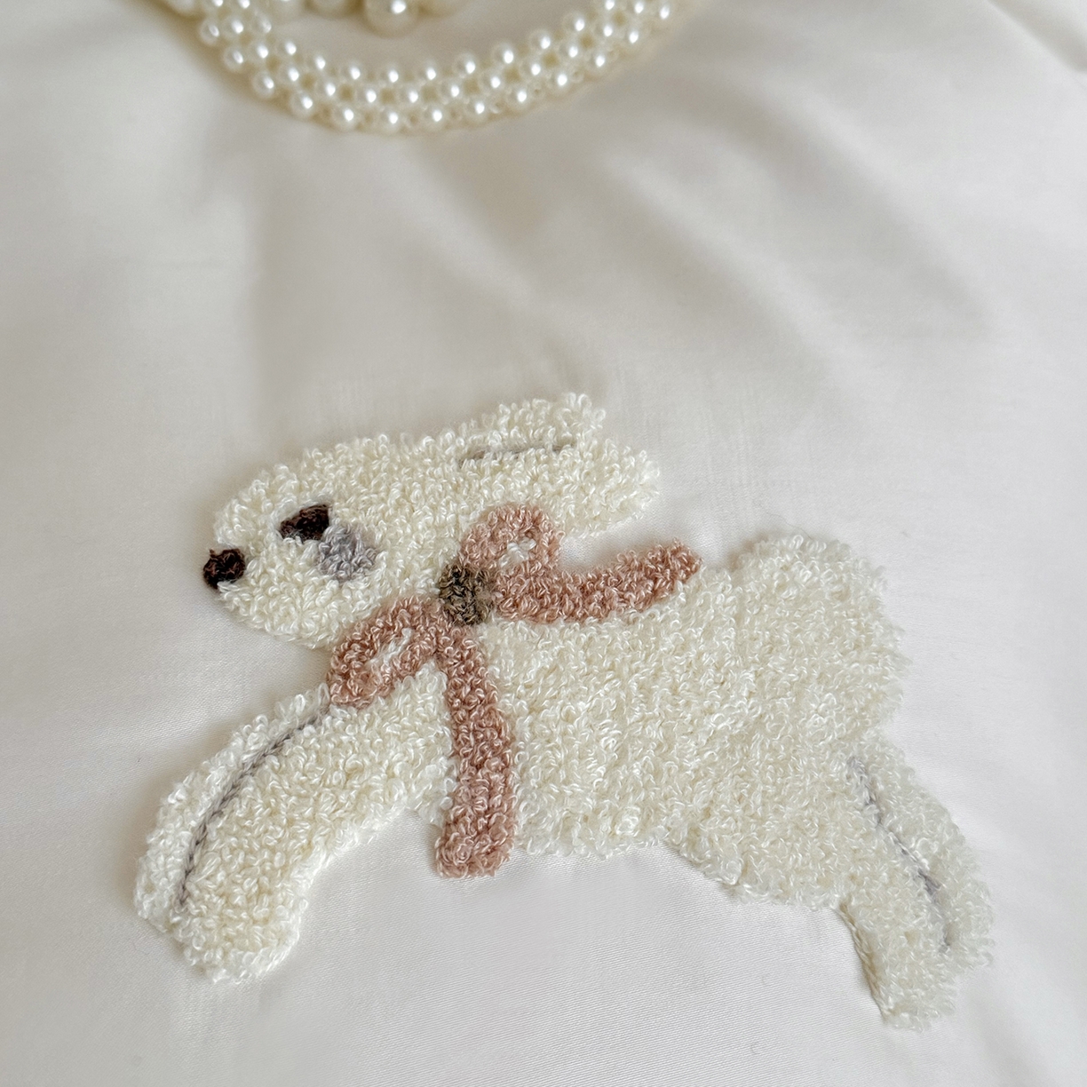 91家纺网 家纺一手货源 找家纺 鹿班家居 2026春季新品100S长绒棉毛巾绣系列四件套-半糖童话（标准会员-20元） 半糖童话-白色