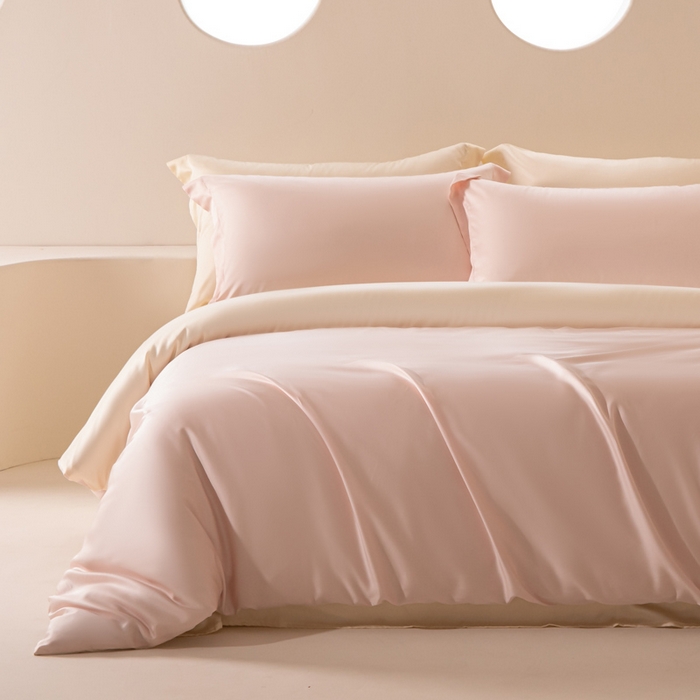 91家纺网 家纺一手货源 找家纺 涵宸家纺 2026新款纯色天丝棉四件套-场景二 玫瑰粉+象牙白