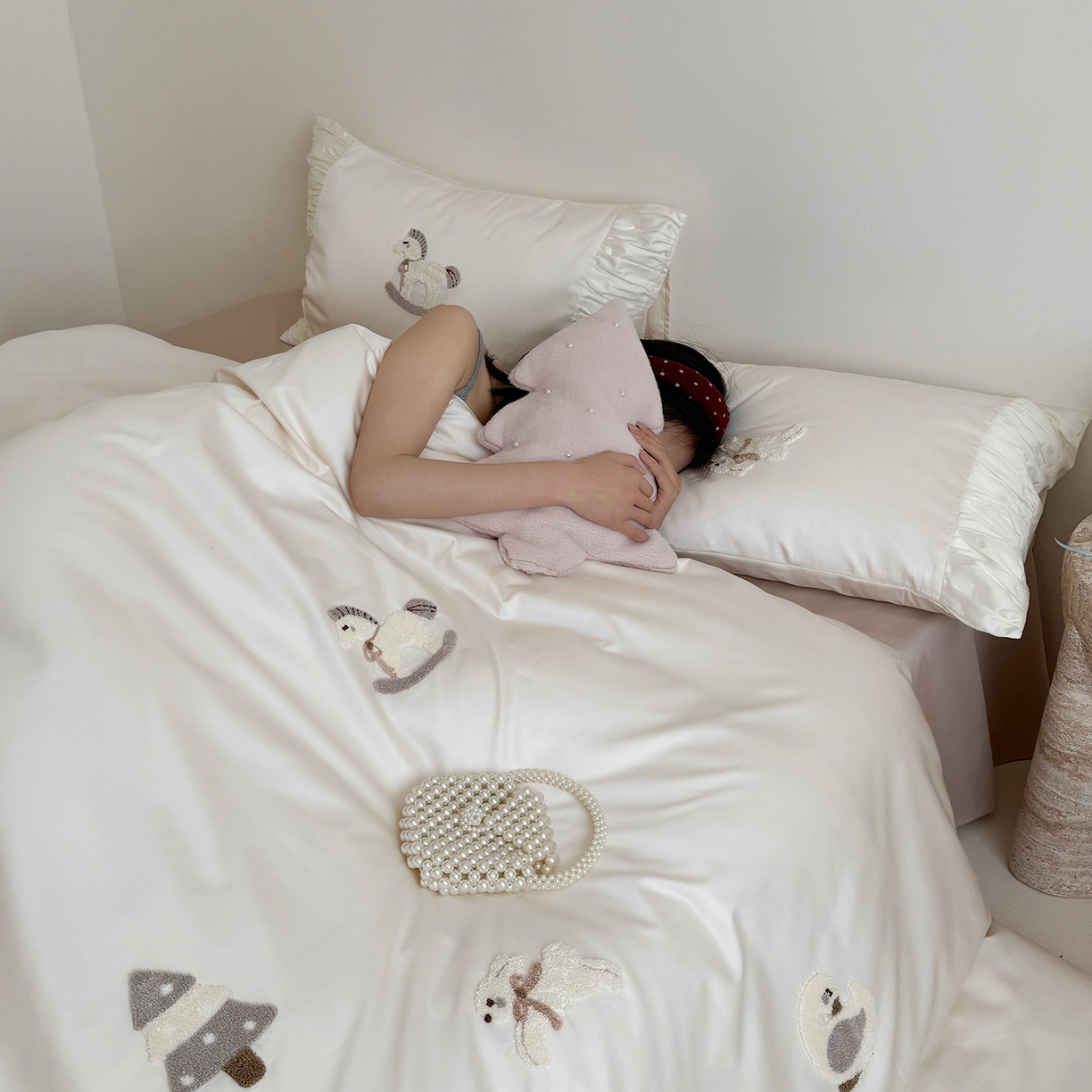 91家纺网 家纺一手货源 找家纺 鹿班家居 2026春季新品100S长绒棉毛巾绣系列四件套-半糖童话（标准会员-20元） 半糖童话-白色