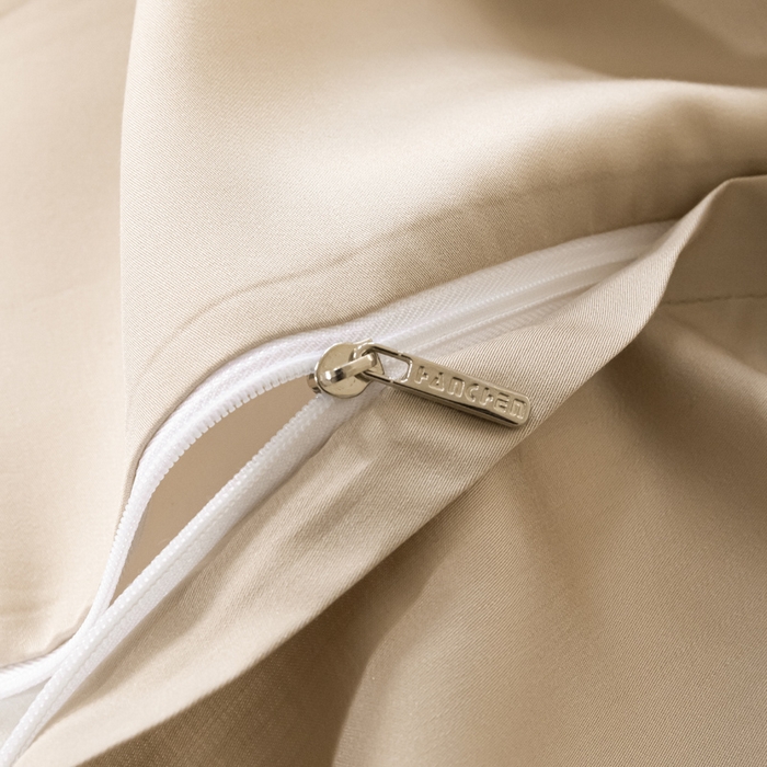 91家纺网 家纺一手货源 找家纺 涵宸家纺 2026新款纯色天丝棉四件套-场景二 赛琳绿+奶茶杏