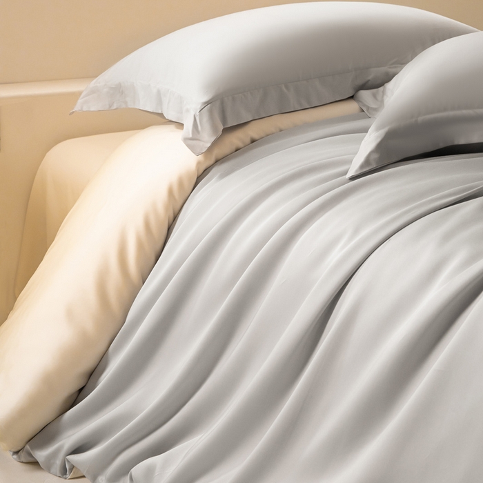 91家纺网 家纺一手货源 找家纺 涵宸家纺 2026新款纯色天丝棉单被套-场景二 时尚灰+象牙白