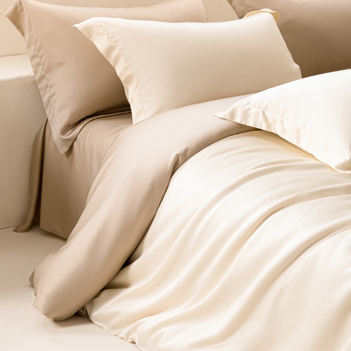 91家纺网 家纺一手货源 找家纺 涵宸家纺 2026新款纯色天丝棉单被套-场景二 象牙白+奶茶杏