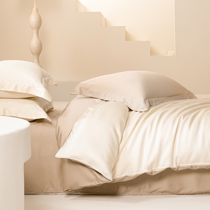 91家纺网 家纺一手货源 找家纺 涵宸家纺 2026新款纯色天丝棉单被套-场景二 象牙白+奶茶杏