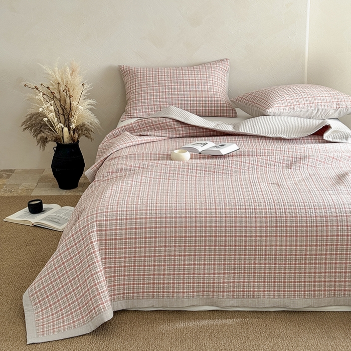 91家纺网 家纺一手货源 找家纺 法芙娜家纺 2026新款双面全棉色织水洗棉床盖 粉格