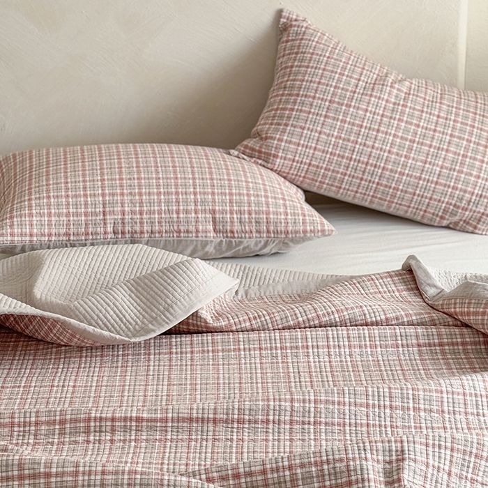 91家纺网 家纺一手货源 找家纺 法芙娜家纺 2026新款双面全棉色织水洗棉床盖 粉格