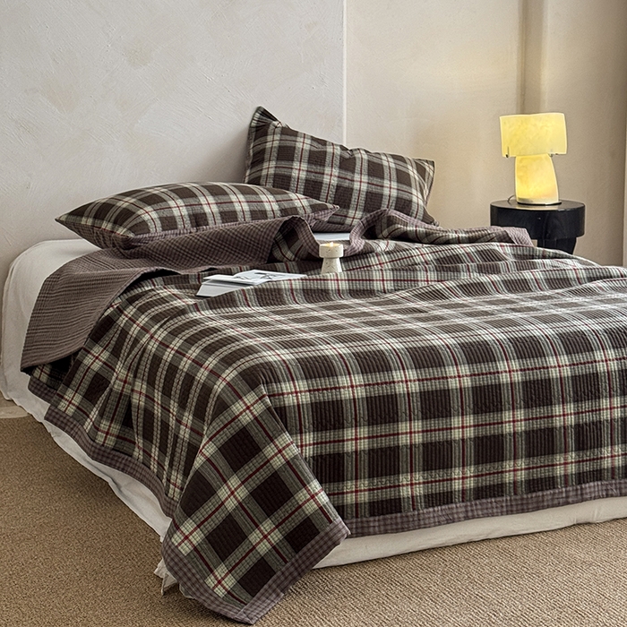 91家纺网 家纺一手货源 找家纺 法芙娜家纺 2026新款双面全棉色织水洗棉床盖 咖格