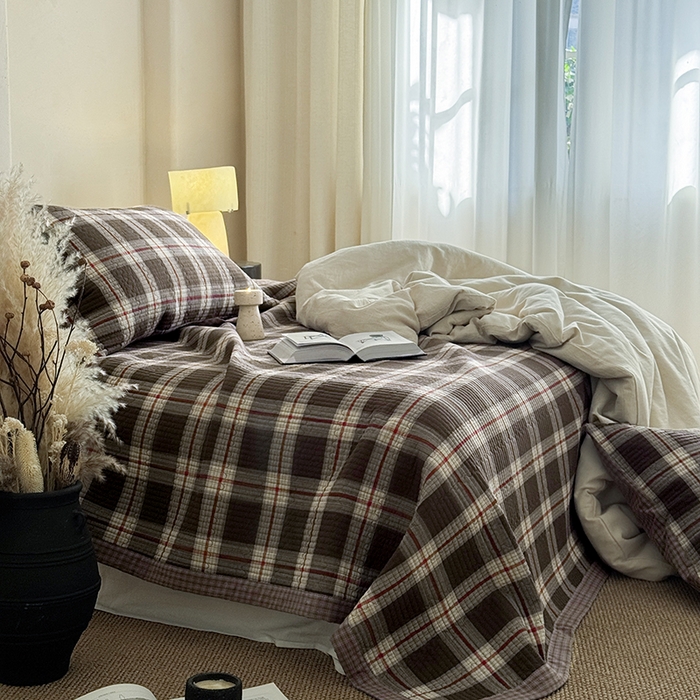 91家纺网 家纺一手货源 找家纺 法芙娜家纺 2026新款双面全棉色织水洗棉床盖 咖格