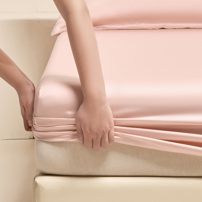 91家纺网 家纺一手货源 找家纺 涵宸家纺 2026新款纯色天丝棉单床笠-场景二 玫瑰粉