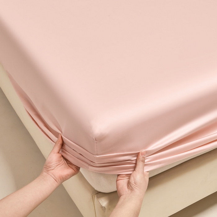 91家纺网 家纺一手货源 找家纺 涵宸家纺 2026新款纯色天丝棉单床笠-场景二 玫瑰粉