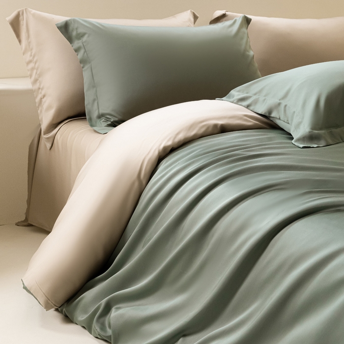 91家纺网 家纺一手货源 找家纺 涵宸家纺 2026新款纯色天丝棉四件套-场景二 赛琳绿+奶茶杏