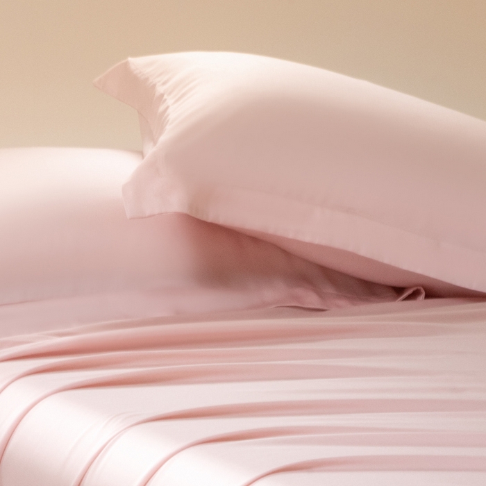 91家纺网 家纺一手货源 找家纺 涵宸家纺 2026新款纯色天丝棉单枕套-场景二 枕套-玫瑰粉