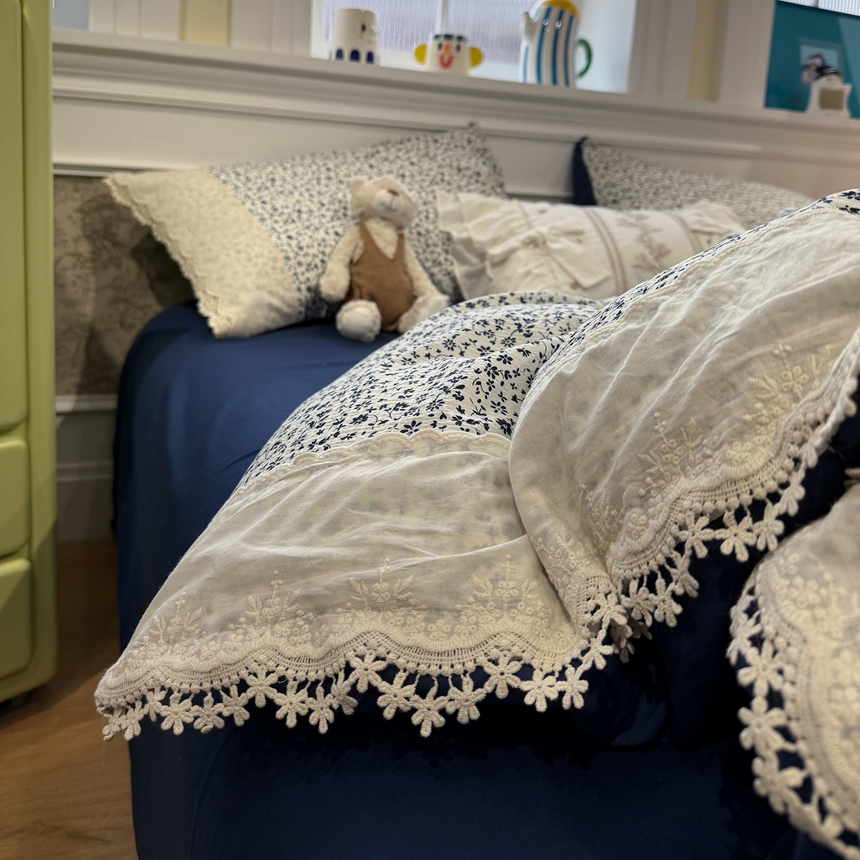 91家纺网 家纺一手货源 找家纺 盼季家纺 2026新款舒适皱皱纱印花蕾丝花边四件套 复古蕾丝花边-禾风