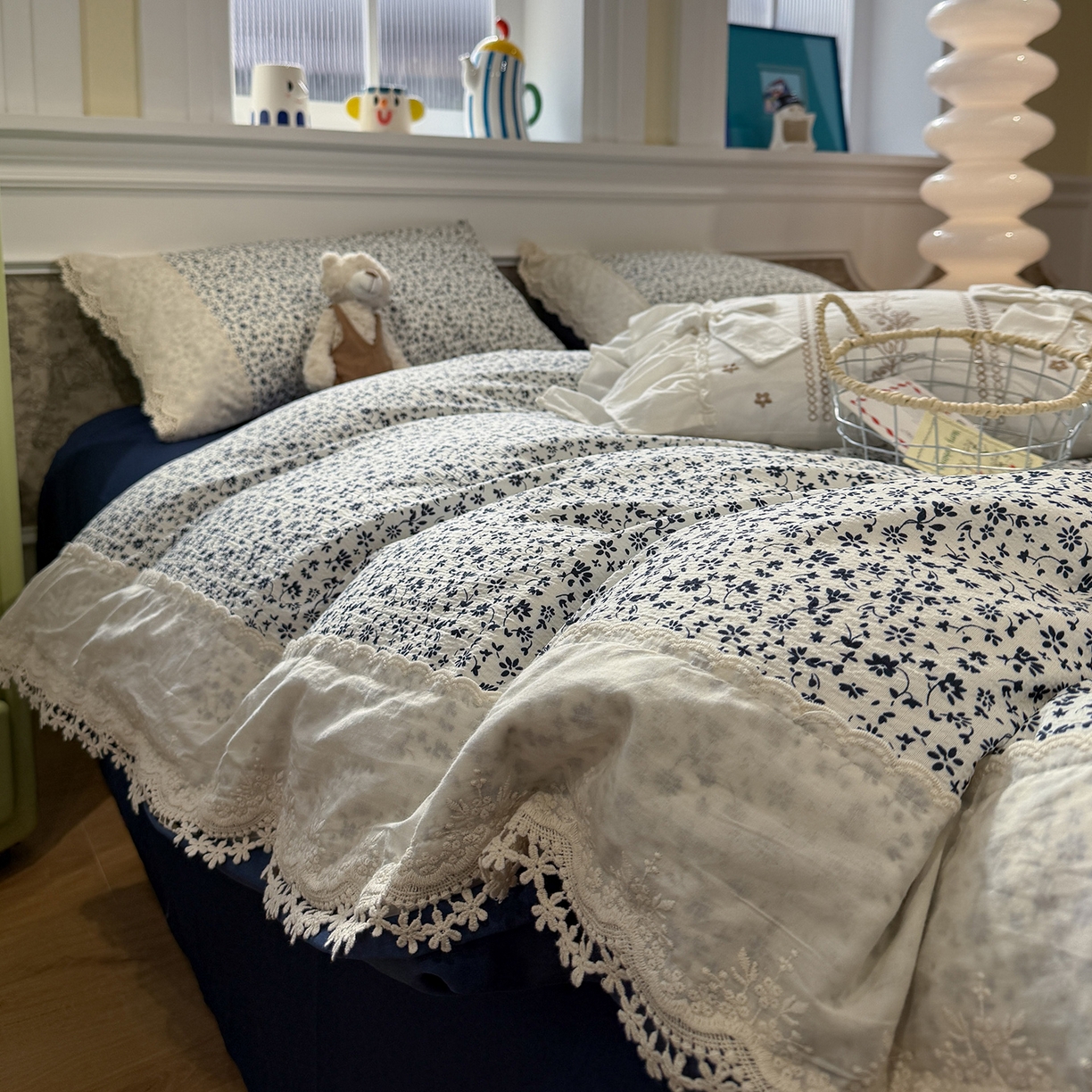 91家纺网 家纺一手货源 找家纺 盼季家纺 2026新款舒适皱皱纱印花蕾丝花边四件套 复古蕾丝花边-禾风