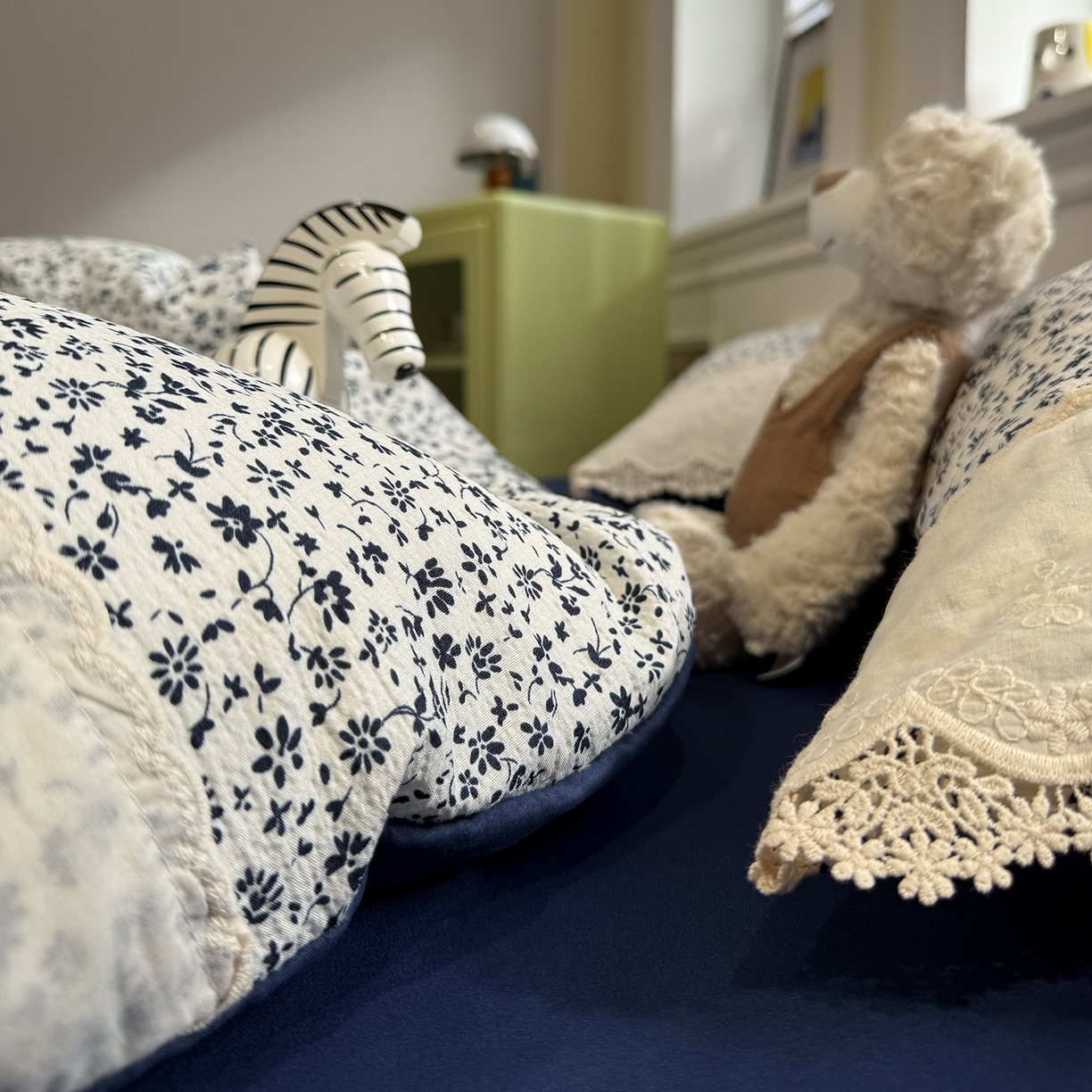 91家纺网 家纺一手货源 找家纺 盼季家纺 2026新款舒适皱皱纱印花蕾丝花边四件套 复古蕾丝花边-禾风