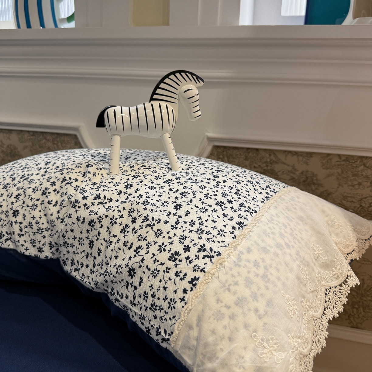 91家纺网 家纺一手货源 找家纺 盼季家纺 2026新款舒适皱皱纱印花蕾丝花边四件套 复古蕾丝花边-禾风